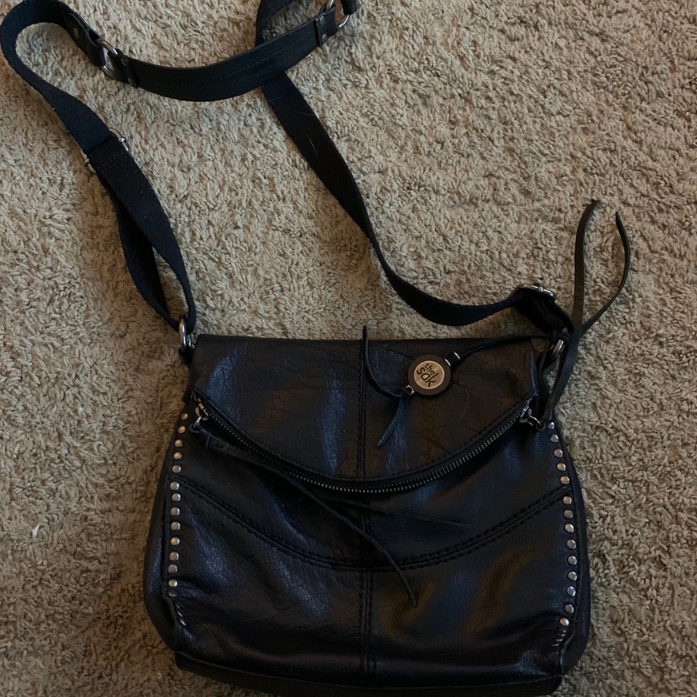 Black cross body in ECU